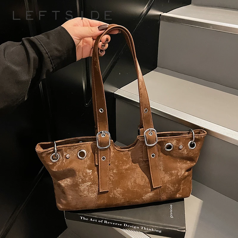 LEFTSIDE Women High Capacity Tote Bag 2025 Winter New Retro Punk Style Underarm Shoulder Bag Luxury Designer Handbags and Purses
LEFTSIDE Women High Capacity Tote Bag 2025 Winter New Retro Punk Style Underarm Shoulder Bag Luxury Designer Handbags and Purses