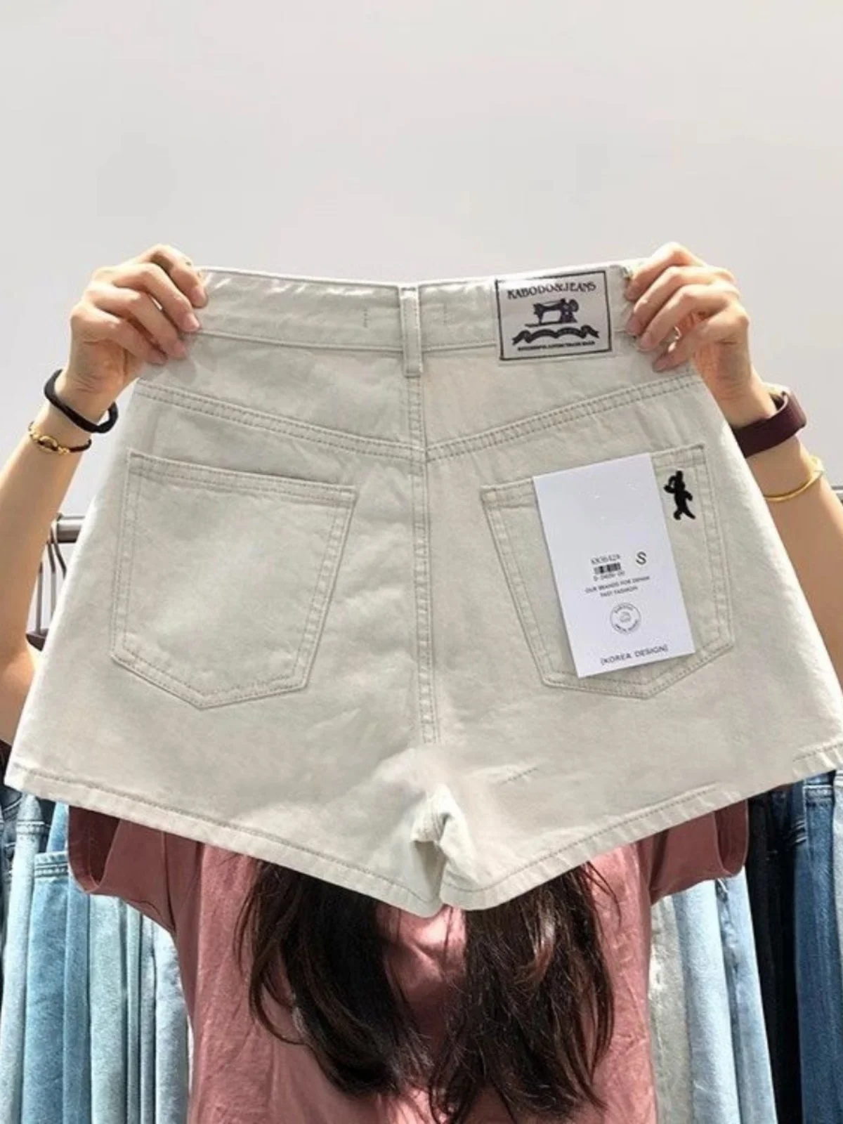 Korean Style High Waist A-Line Short Jeans Women's Summer New Hot Pants Slimming White Wide Leg Pants Casual Fashion
Korean Style High Waist A-Line Short Jeans Women's Summer New Hot Pants Slimming White Wide Leg Pants Casual Fashion