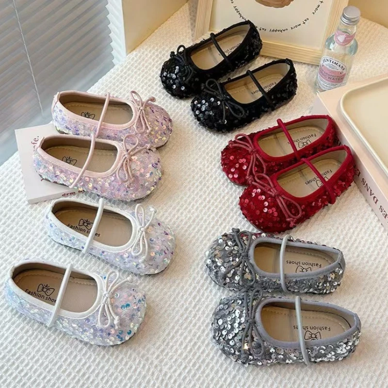 Кожаная обувь для девочек, осень 2023, новый стиль, обувь Luo Le Fu, детская обувь для доски, модная противоскользящая обувь принцессы с блестками 
Кожаная обувь для девочек, осень 2023, новый стиль, обувь Luo Le Fu, детская обувь для доски, модная противоскользящая обувь принцессы с блестками