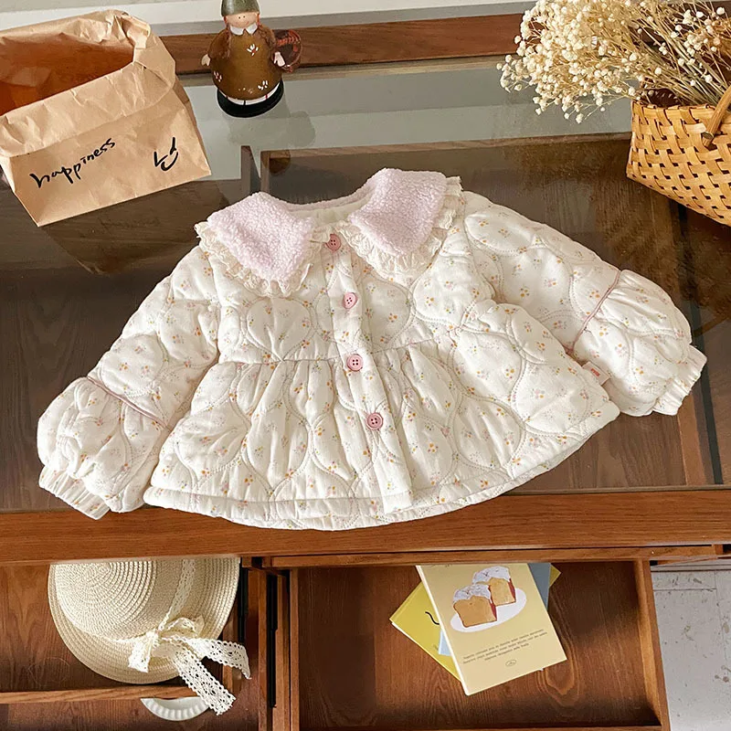 Winter Girls' Velvet Coat Sweet Printed Plush Turn Down Collar Thickened Jackets Kids Fashion Single Breasted Warm Outerwear
Winter Girls' Velvet Coat Sweet Printed Plush Turn Down Collar Thickened Jackets Kids Fashion Single Breasted Warm Outerwear