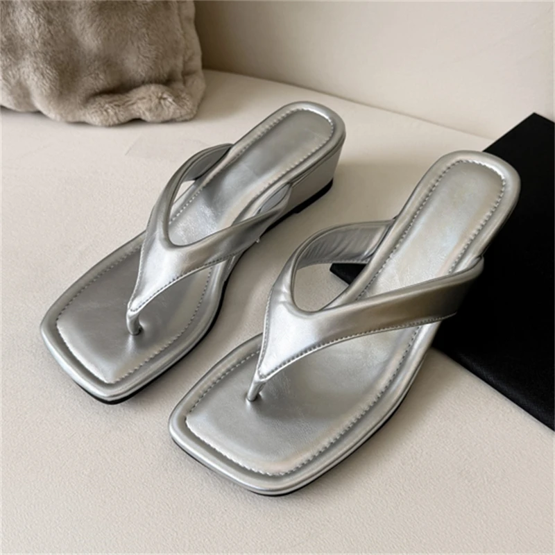 Eilyken Fashion Design Wedges Low Heels Outdoor Shoes Woman Slippers Summer Square Clip Toe Flip Flops Zapatos De Mujer
Eilyken Fashion Design Wedges Low Heels Outdoor Shoes Woman Slippers Summer Square Clip Toe Flip Flops Zapatos De Mujer