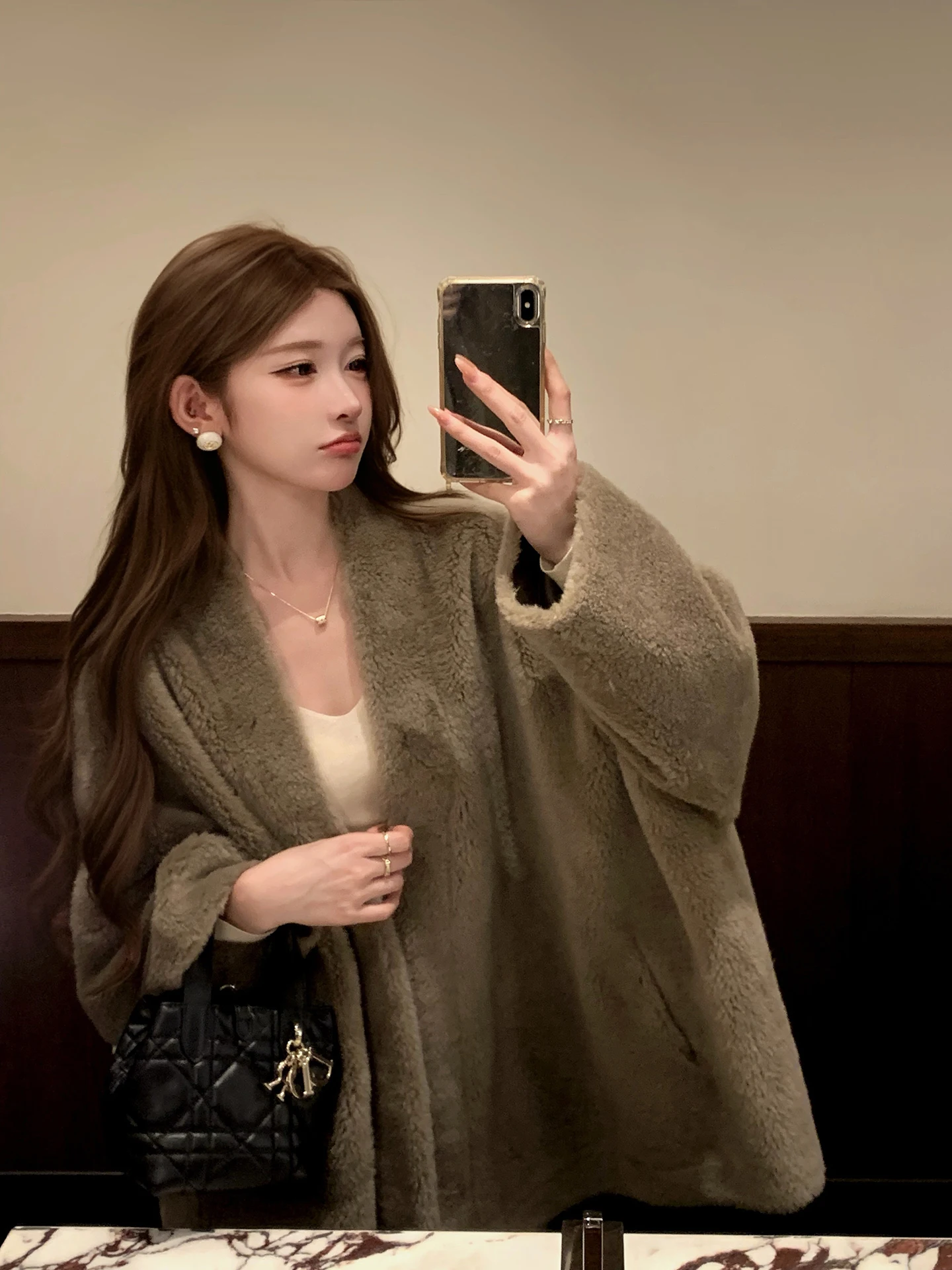 f Autumn Mountain Wind Superb eepskin Jaet Fur And Leather Inteated Lazy Lamb Fur Fur Coat Women Winter New
f Autumn Mountain Wind Superb eepskin Jaet Fur And Leather Inteated Lazy Lamb Fur Fur Coat Women Winter New