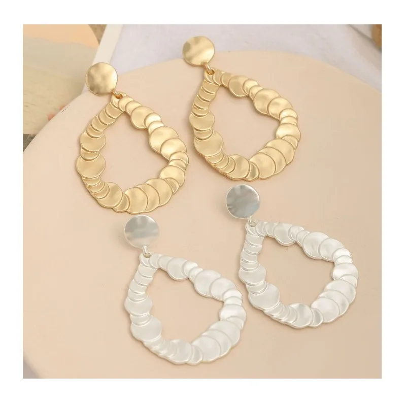 Hot-selling Atmospheric Exaggerated Earrings, Fashionable and Versatile Water Drop Metal Medium and Long Earrings
Hot-selling Atmospheric Exaggerated Earrings, Fashionable and Versatile Water Drop Metal Medium and Long Earrings