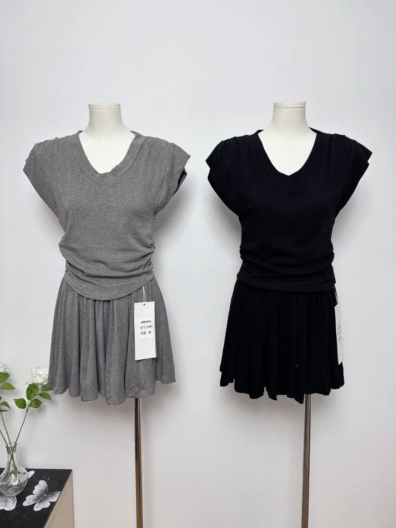 Korean Casual Suit Women's Summer Knitted V-neck Short-sleeved T-shirt A-line Pleated Skirt Two-piece Set Fashion Female Clothes
Korean Casual Suit Women's Summer Knitted V-neck Short-sleeved T-shirt A-line Pleated Skirt Two-piece Set Fashion Female Clothes