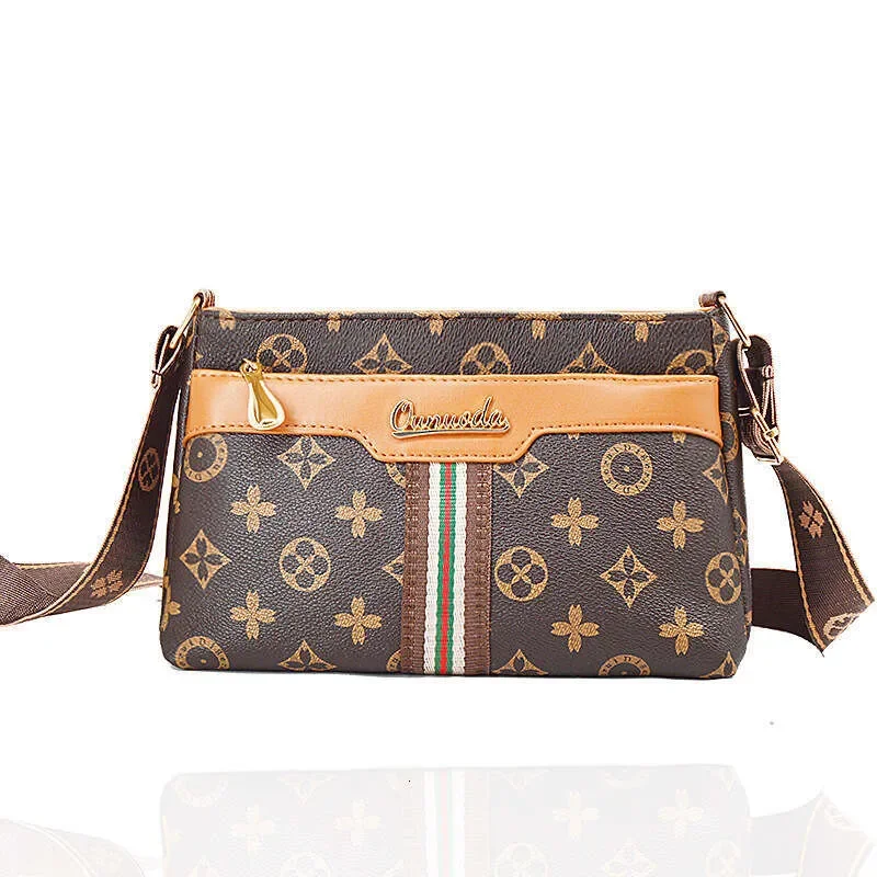 Designer Bag Large Capacity Crossbody Shoulder Bags Versatile Ladies 2025 New Fashion Simple Mom Womens Bag
Designer Bag Large Capacity Crossbody Shoulder Bags Versatile Ladies 2025 New Fashion Simple Mom Womens Bag