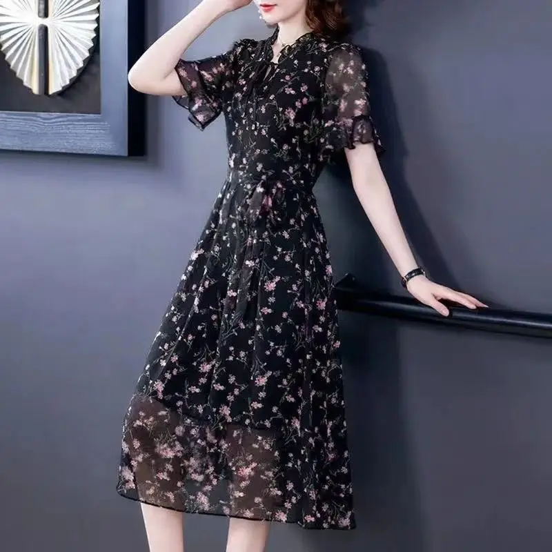 Fashion Loose Printed Spliced Lace Up Bow Ruffles Midi Dress Women Clothing 2024 Summer New Oversized Flare Sleeve Floral Dress
Fashion Loose Printed Spliced Lace Up Bow Ruffles Midi Dress Women Clothing 2024 Summer New Oversized Flare Sleeve Floral Dress