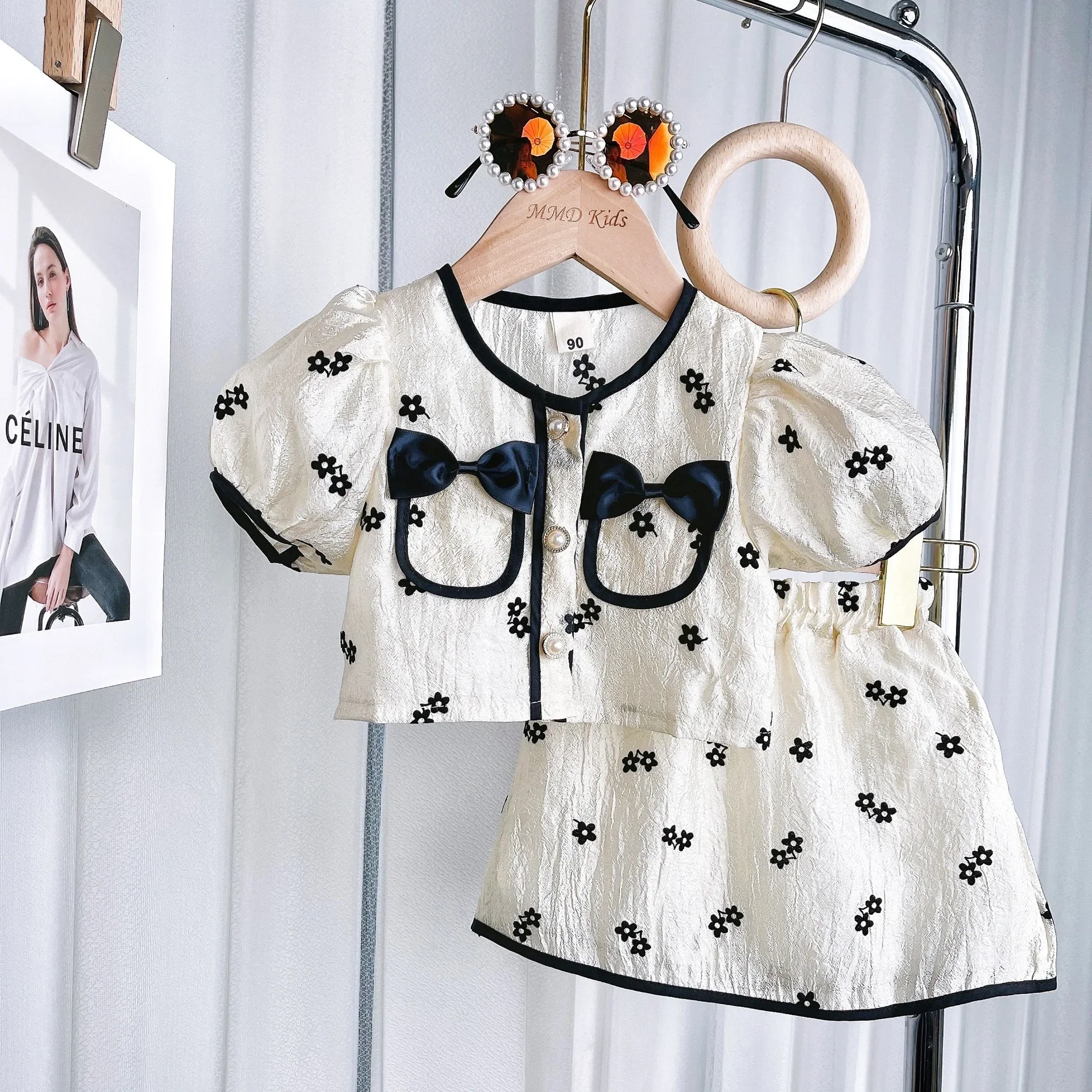 2025 Girls' Summer Fragrance Set, College Style Bow Short Sleeve Skirt Two Piece Set, Internet Celebrity Set
2025 Girls' Summer Fragrance Set, College Style Bow Short Sleeve Skirt Two Piece Set, Internet Celebrity Set