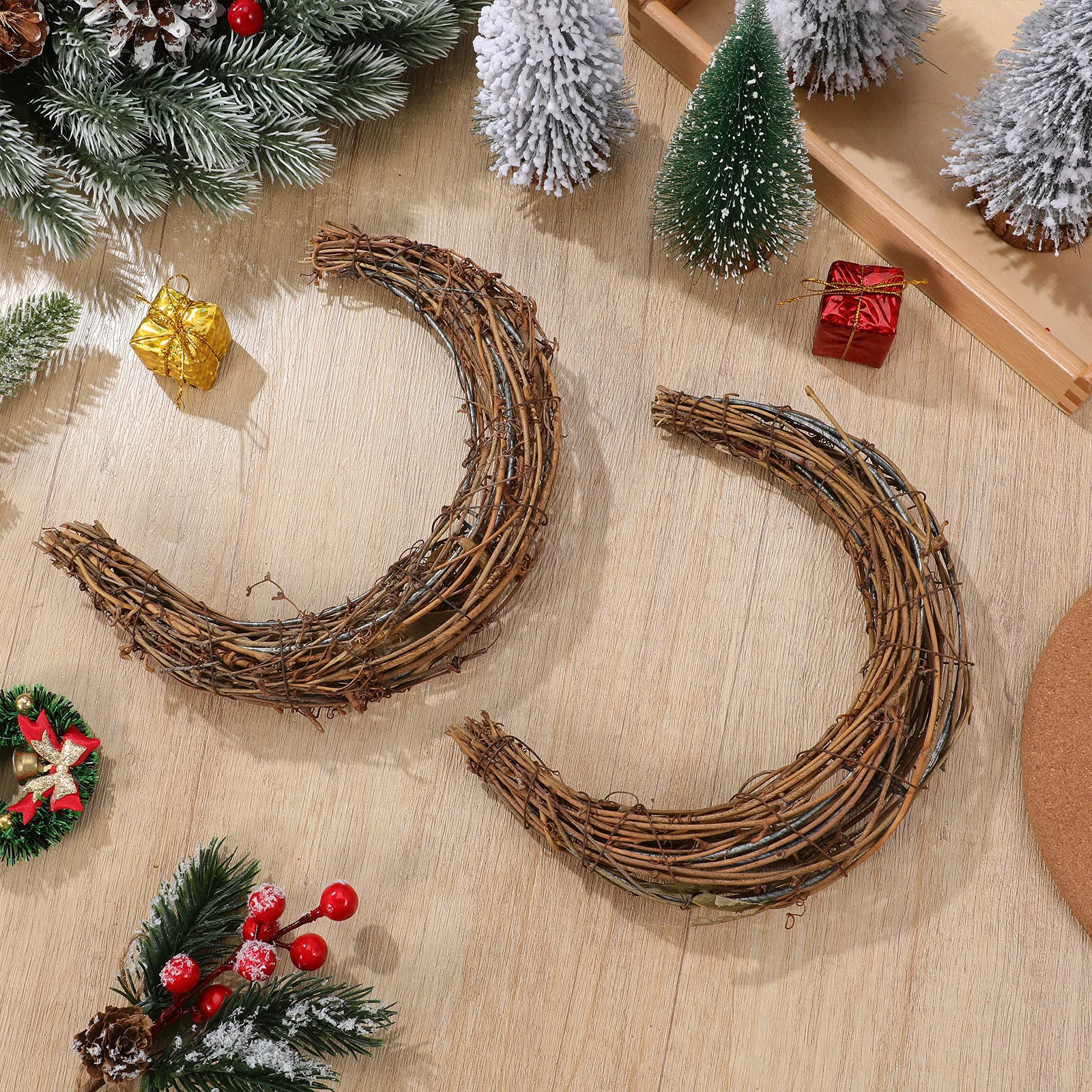 2Pcs Moon Shaped Wreath Rattan DIY Garland Vine Ring for Holiday Decoration Floral Wreath Making Craft Party Wall Hanging Decor
2Pcs Moon Shaped Wreath Rattan DIY Garland Vine Ring for Holiday Decoration Floral Wreath Making Craft Party Wall Hanging Decor