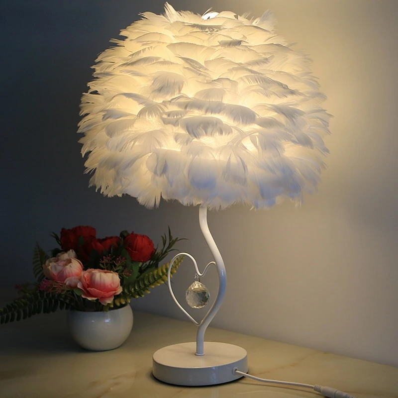 Crystal Feather Table Lamp Romantic Bedside Lamp Desk Lamp for Living Room Birthday Valentine's Day Gift Bedroom Night Light E27
Crystal Feather Table Lamp Romantic Bedside Lamp Desk Lamp for Living Room Birthday Valentine's Day Gift Bedroom Night Light E27