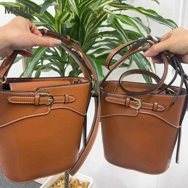 Vintage Buckle Design Women's Bucket Bag Solid Color Pu Leather Lady Daily Commuting Shoulder Crossbody Bag Autumn New Arrivals
Vintage Buckle Design Women's Bucket Bag Solid Color Pu Leather Lady Daily Commuting Shoulder Crossbody Bag Autumn New Arrivals