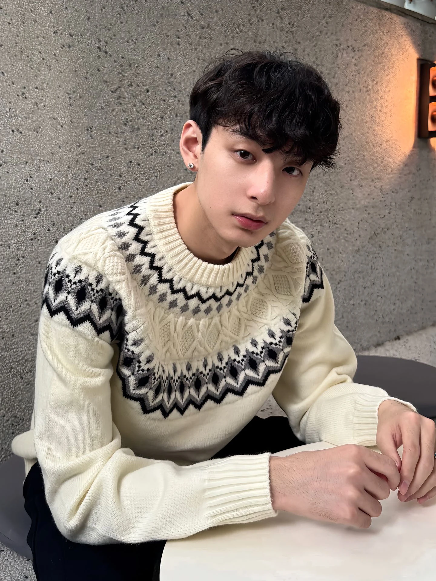 Мужской вязаный свитер в стиле ретро American Fair Isle с длинным рукавом, базовый слой, приталенный крой, с вставками на плечах, осенняя мода
Мужской вязаный свитер в стиле ретро American Fair Isle с длинным рукавом, базовый слой, приталенный крой, с вставками на плечах, осенняя мода