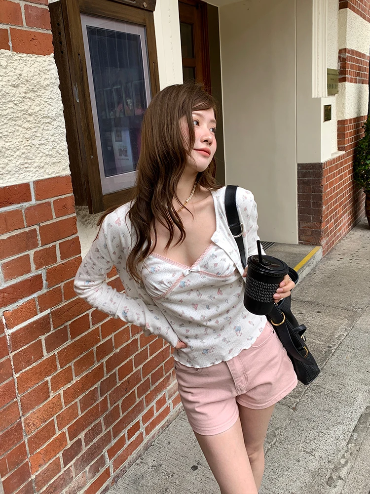 Комплект из двух предметов: футболка и топ из 100% хлопка с кружевом и вязаными элементами, женский, милый, с эффектом увлажнения, для повседневной носки
Комплект из двух предметов: футболка и топ из 100% хлопка с кружевом и вязаными элементами, женский, милый, с эффектом увлажнения, для повседневной носки