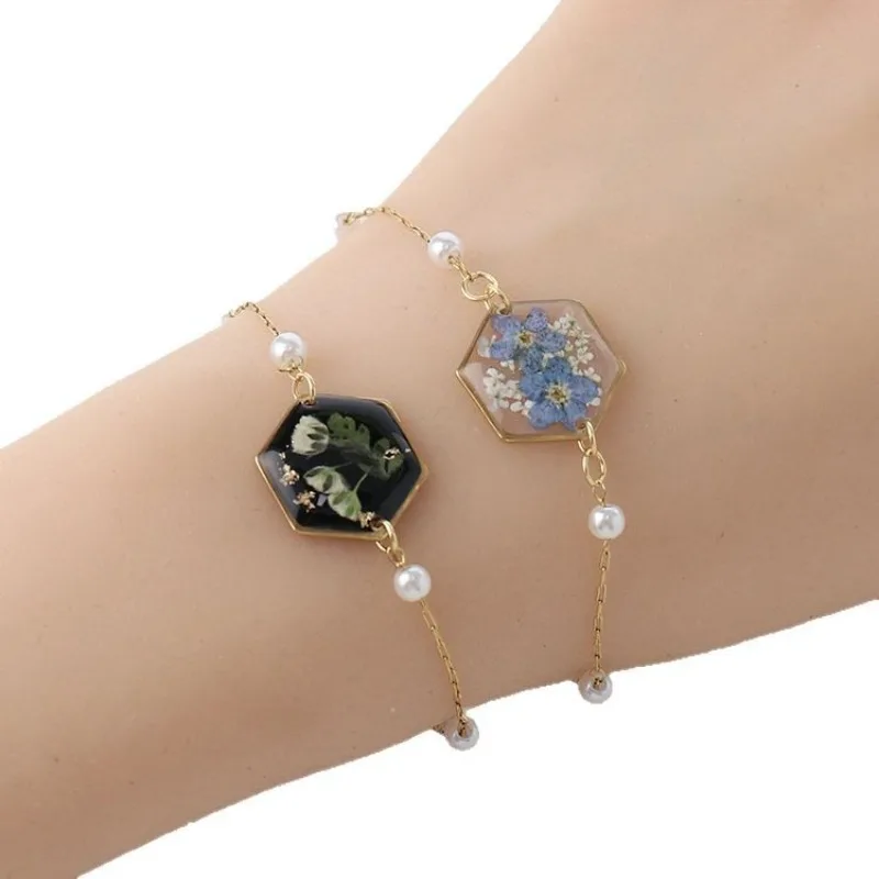 Forget-me-not Dried Flower Resin Bracelet Hexagonal Real Pressed Flower Pendant with Pearl Chain Floral Jewelry for Women Girls
Forget-me-not Dried Flower Resin Bracelet Hexagonal Real Pressed Flower Pendant with Pearl Chain Floral Jewelry for Women Girls