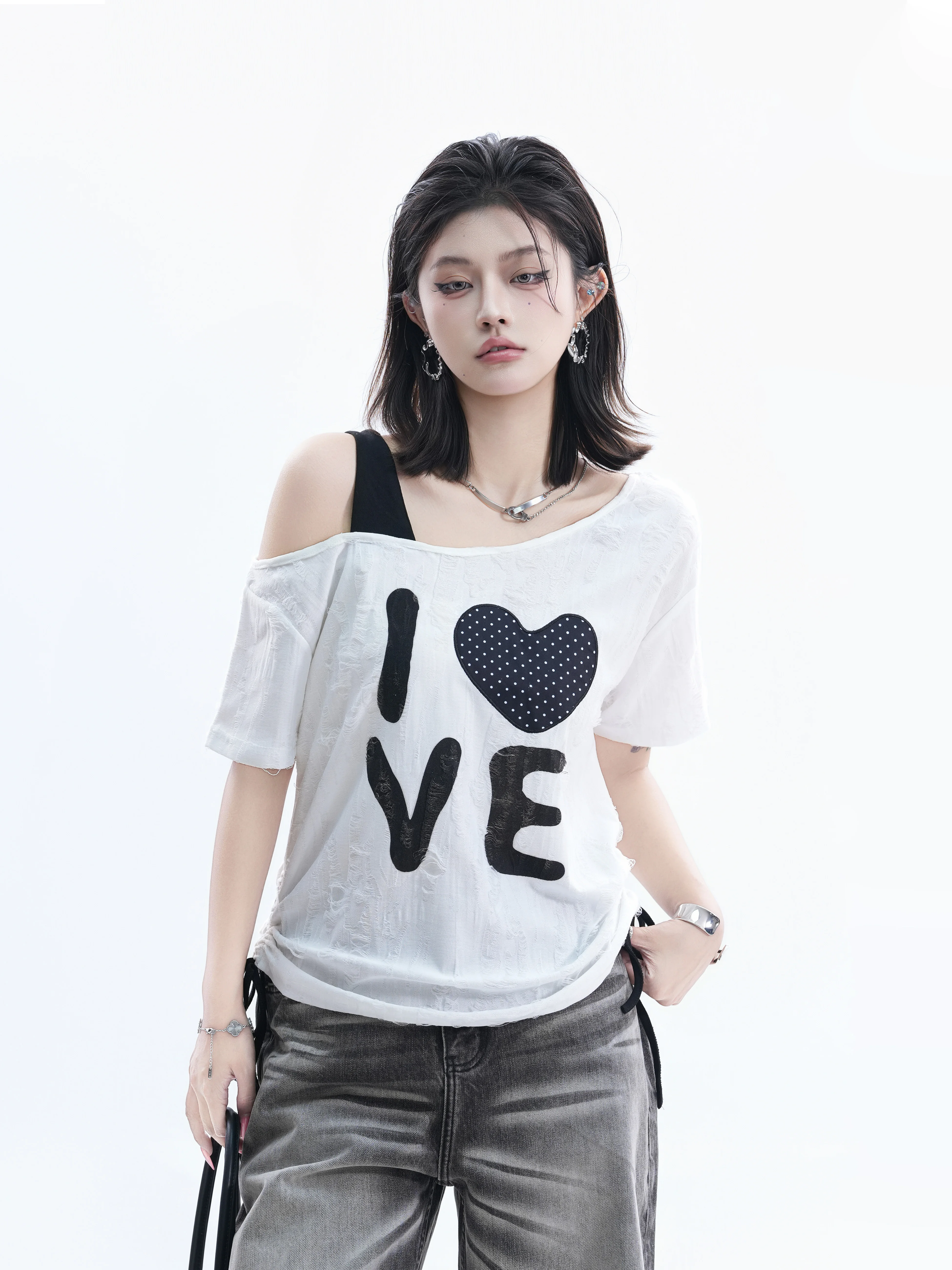 Love Heart Polka Dot Shoulder Bared Short Sleeve T Shirt Women's American Retro Loose Fit Fashionable round Neck Top
Love Heart Polka Dot Shoulder Bared Short Sleeve T Shirt Women's American Retro Loose Fit Fashionable round Neck Top