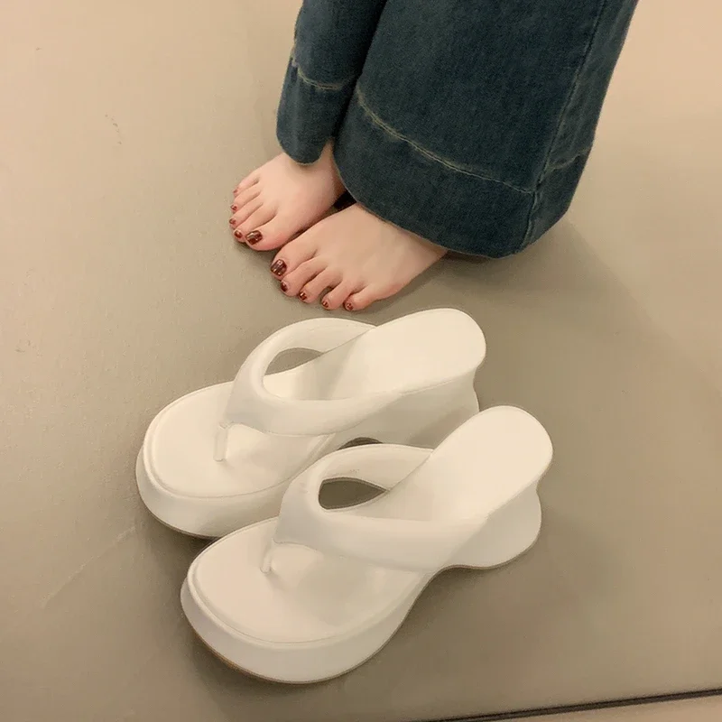 Rubber Flip Flops Shoes On A Wedge Woman's Slippers Platform Shale Female Beach Slides Heeled Mules Hawaiian 2025 Sabot High
Rubber Flip Flops Shoes On A Wedge Woman's Slippers Platform Shale Female Beach Slides Heeled Mules Hawaiian 2025 Sabot High