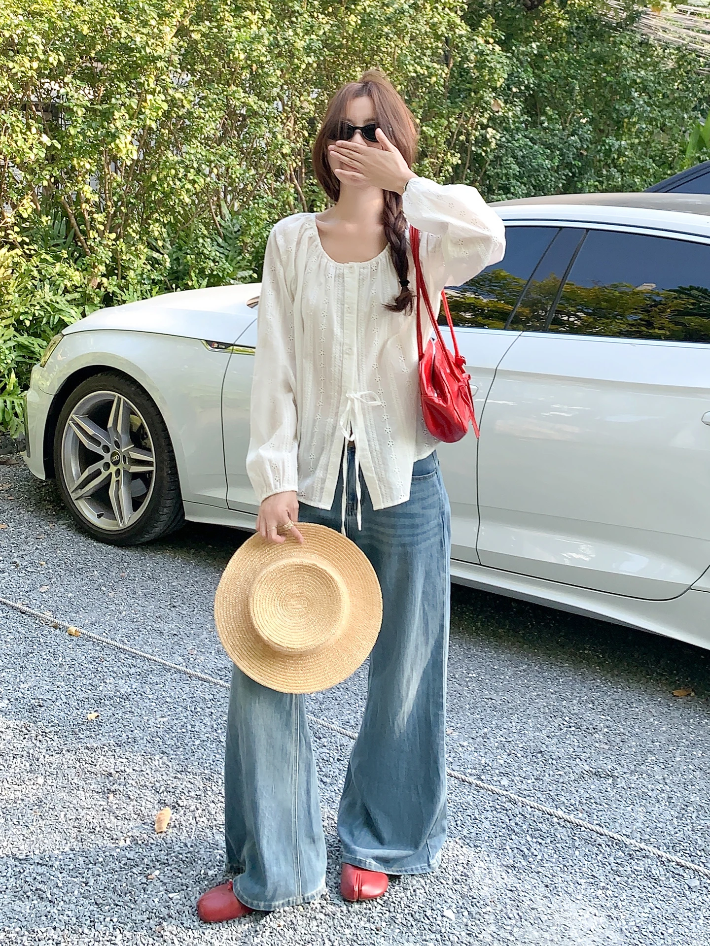 Женская рубашка в корейском стиле с длинными рукавами и одним открытым плечом, весенняя новая модная модель, защита от солнца, универсальный свободный крой, однотонная.
Женская рубашка в корейском стиле с длинными рукавами и одним открытым плечом, весенняя новая модная модель, защита от солнца, универсальный свободный крой, однотонная.