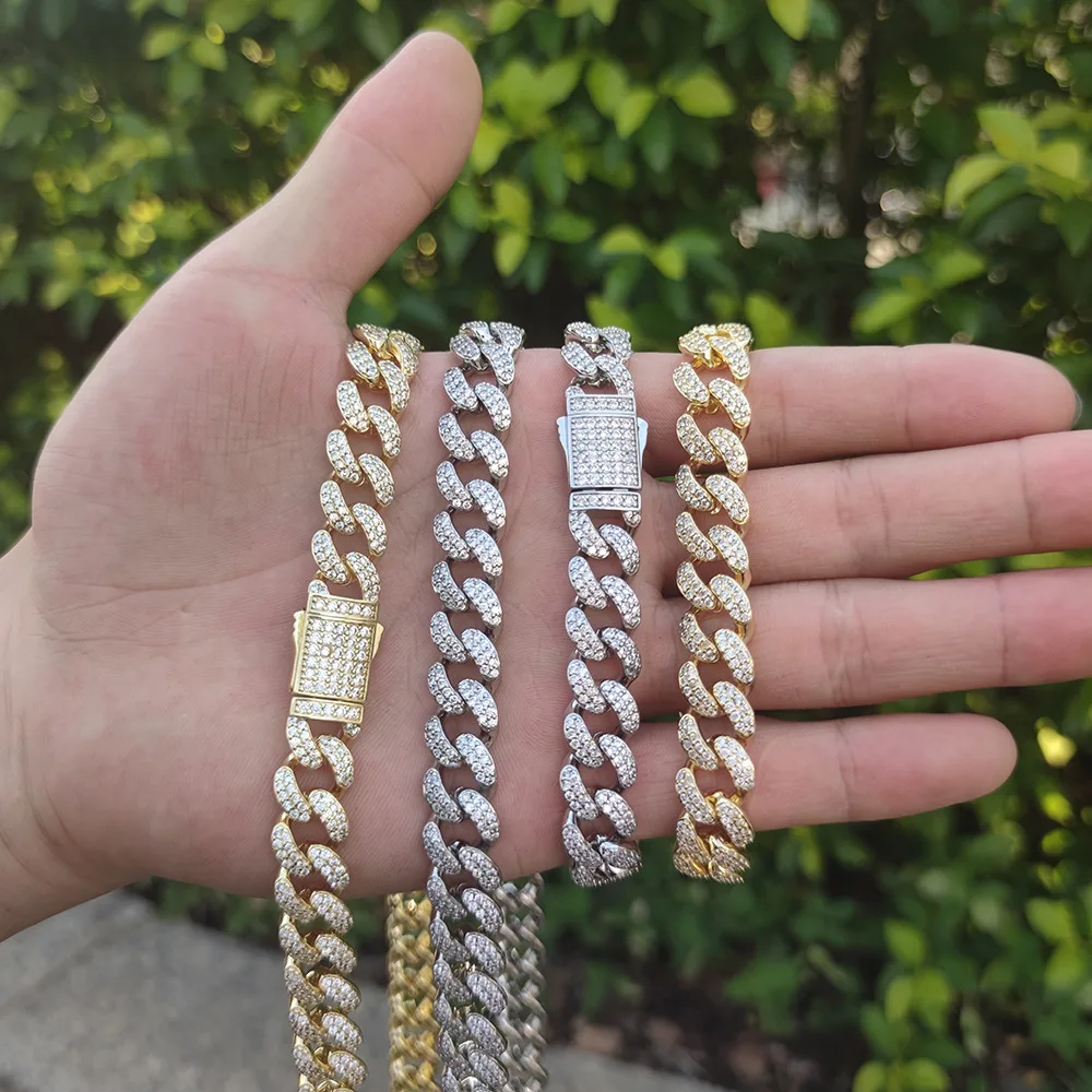 Хип-хоп цепочка шириной 12 мм, инкрустированная цирконами, с модным дизайном пружинной застежки, двумя рядами камней и блестящим качеством.
Хип-хоп цепочка шириной 12 мм, инкрустированная цирконами, с модным дизайном пружинной застежки, двумя рядами камней и блестящим качеством.