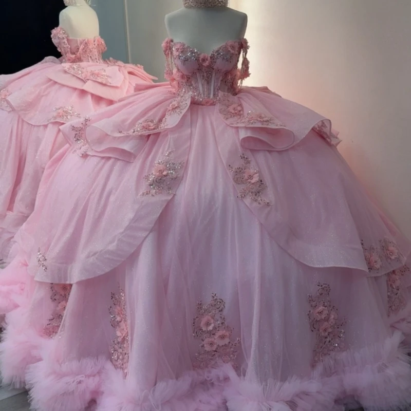 Розовое блестящее платье принцессы с открытыми плечами Sweet 16, платья Quinceanera, аппликация, цветок, бусы, бант, многоуровневый тюлевой корсет, вечерние рождения
Розовое блестящее платье принцессы с открытыми плечами Sweet 16, платья Quinceanera, аппликация, цветок, бусы, бант, многоуровневый тюлевой корсет, вечерние рождения