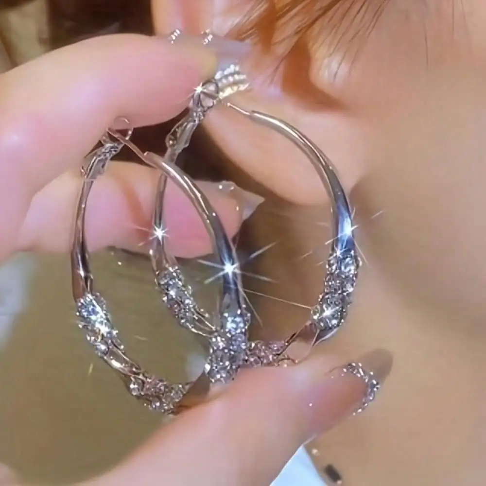 1 pair of elegant and sexy moissanite earrings, worn daily, are the ideal jewelry gift for Valentine's Day
1 pair of elegant and sexy moissanite earrings, worn daily, are the ideal jewelry gift for Valentine's Day