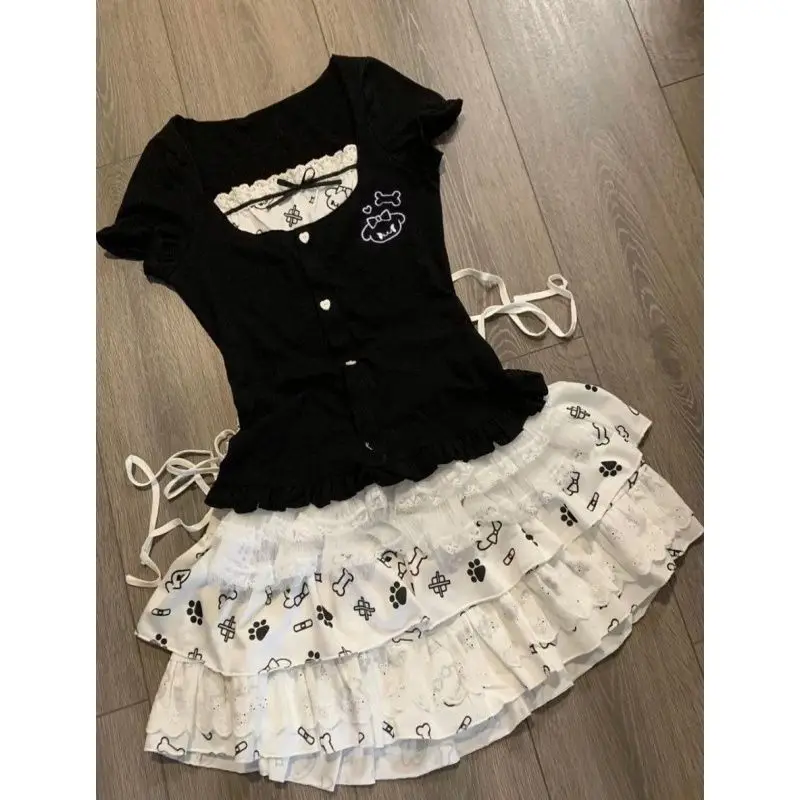 Sweet Lace Trim Short Sleeve Top And Skirt Set Black Knot Design Cute Print Half-length Spring/Summer Fashion Ensemble for Women
Sweet Lace Trim Short Sleeve Top And Skirt Set Black Knot Design Cute Print Half-length Spring/Summer Fashion Ensemble for Women