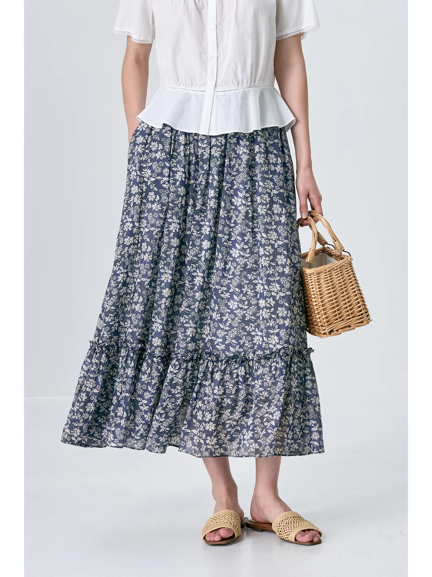 Lightweight Breathable A-Line Midi Skirt Floral Print Loose Waist Pleated Skirt Casual Vintage Style High Waist Loose Fit
Lightweight Breathable A-Line Midi Skirt Floral Print Loose Waist Pleated Skirt Casual Vintage Style High Waist Loose Fit