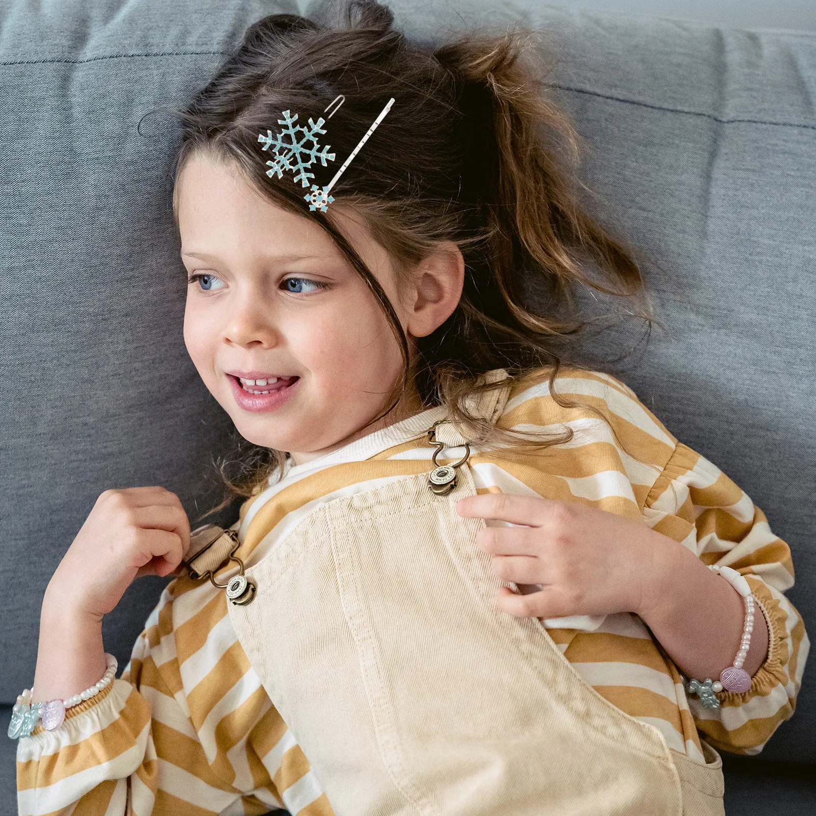 Набор из 6 детских заколок для волос для девочек: заколки-шпильки со стразами и снежинками
Набор из 6 детских заколок для волос для девочек: заколки-шпильки со стразами и снежинками