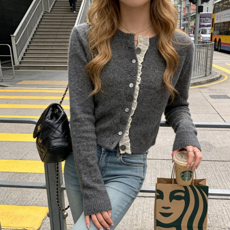 2026 New Korean Style Lace Ruffles Soft Long Sleeve Spring Button Knitted Top Casual Short Women Cardigan Fall Sweater
2026 New Korean Style Lace Ruffles Soft Long Sleeve Spring Button Knitted Top Casual Short Women Cardigan Fall Sweater