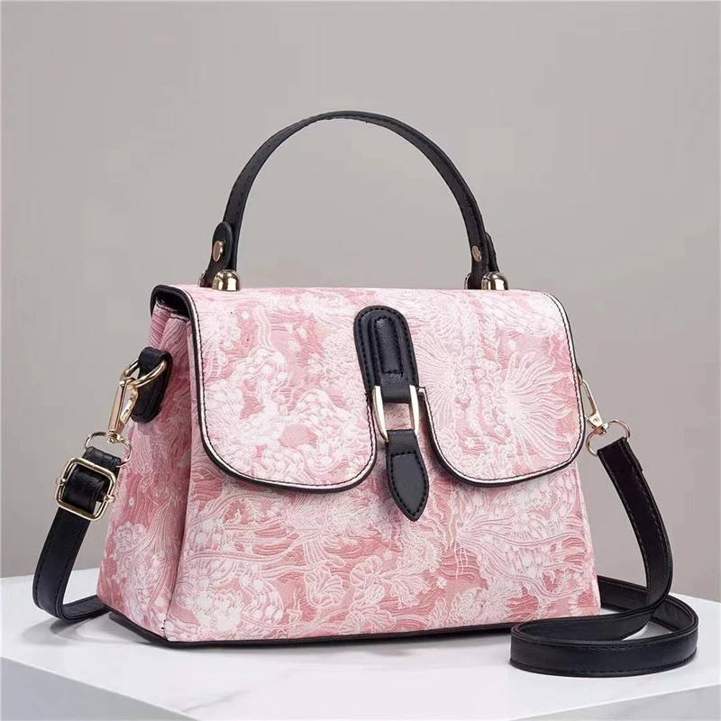Popular women's handbags2026New fashion small square handbag, trendy printed simple shoulder bag, crossbody bag
Popular women's handbags2026New fashion small square handbag, trendy printed simple shoulder bag, crossbody bag