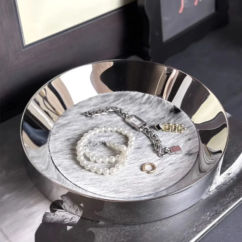 Horsehair tray Italian light luxury modern metal decoration model room bedroom hotel soft decoration decoration
Horsehair tray Italian light luxury modern metal decoration model room bedroom hotel soft decoration decoration