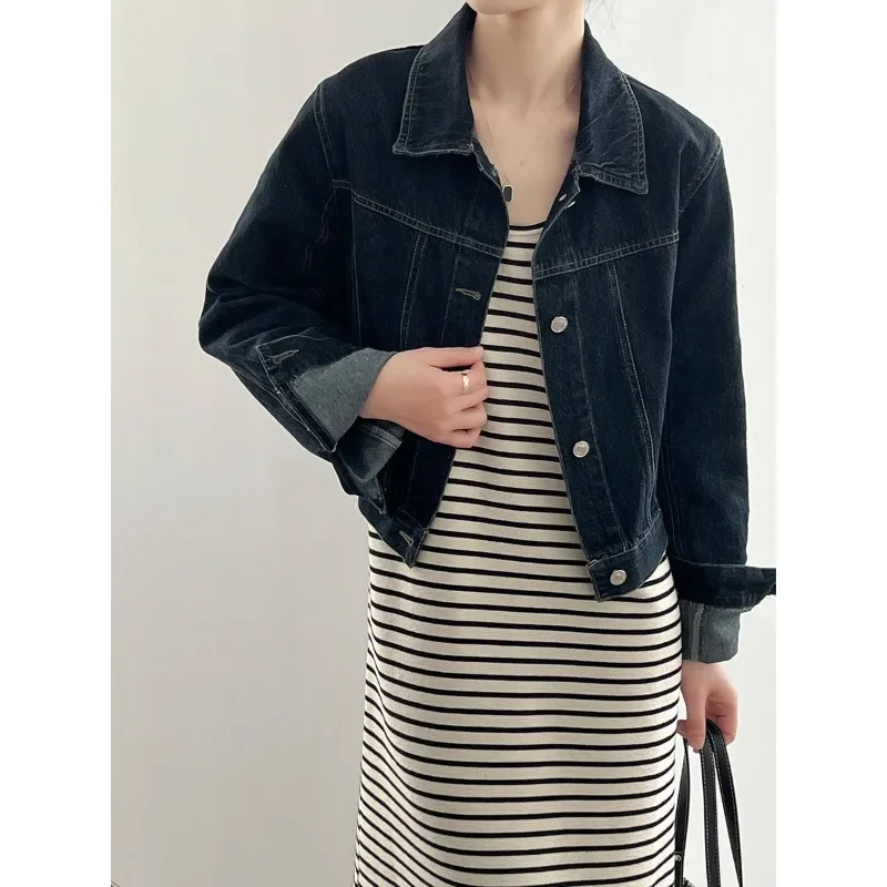 Slim Women Cowboy Coats Jacket 2024 Autumn New Retro Korean Style Collar Single Breasted Short Style Women's Clothing Dark Blue
Slim Women Cowboy Coats Jacket 2024 Autumn New Retro Korean Style Collar Single Breasted Short Style Women's Clothing Dark Blue