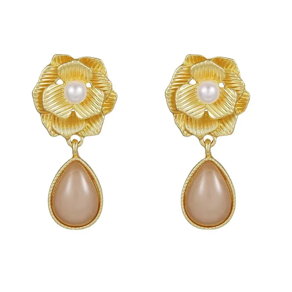 Fashion Gold Color Metal Flower Pearl Dangle Earrings For Women Earrings Pendant Accessories For Women‘s Party Custom Jewelry
Fashion Gold Color Metal Flower Pearl Dangle Earrings For Women Earrings Pendant Accessories For Women‘s Party Custom Jewelry