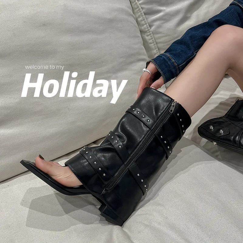 Riveted Clip-toe Thick-heel Herringbone Sandals Vintage Buckle Street Trouser Boots Black Soft Leather Comfortable Women Shoes
Riveted Clip-toe Thick-heel Herringbone Sandals Vintage Buckle Street Trouser Boots Black Soft Leather Comfortable Women Shoes