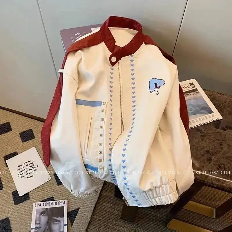 Высококачественная цветная контрастная лоскутная бейсбольная куртка, женская осень 2023, новая свободная мотоциклетная одежда в корейском стиле в стиле ретро
Высококачественная цветная контрастная лоскутная бейсбольная куртка, женская осень 2023, новая свободная мотоциклетная одежда в корейском стиле в стиле ретро