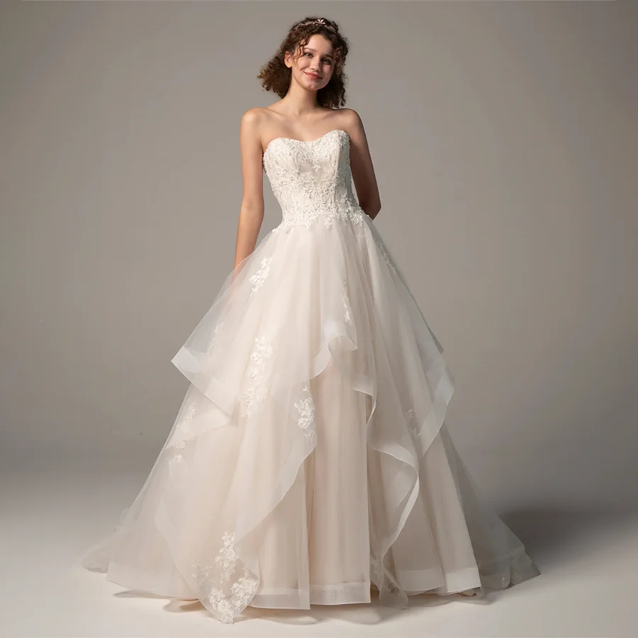 Customized Classic Sweetheart With Lace Appliques Sleeveless A-Line Wedding Gown Back Zipper With Buttons Bridal Gown For Women
Customized Classic Sweetheart With Lace Appliques Sleeveless A-Line Wedding Gown Back Zipper With Buttons Bridal Gown For Women