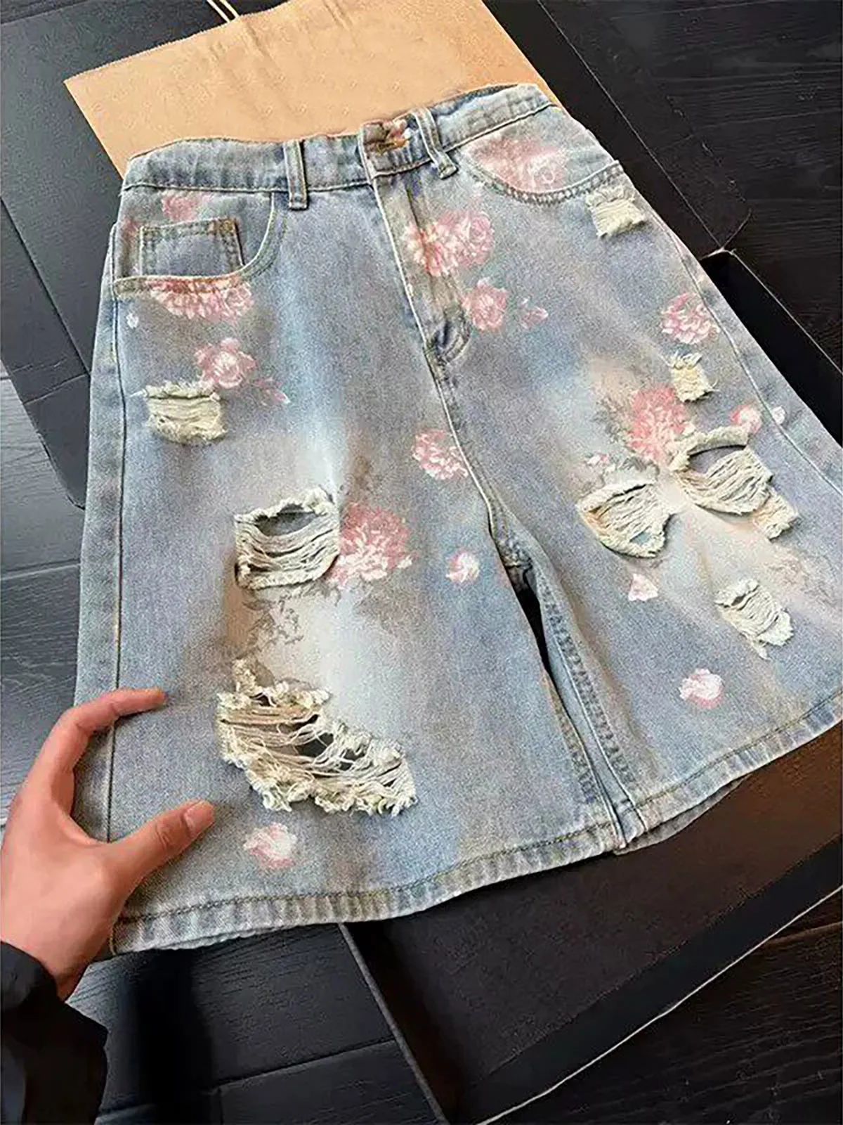 Heavy Duty Washed Floral Print Blue Jeans Shorts Men's Loose Fit Straight Leg Vibe Style Casual Youth Summer Denim Shorts
Heavy Duty Washed Floral Print Blue Jeans Shorts Men's Loose Fit Straight Leg Vibe Style Casual Youth Summer Denim Shorts