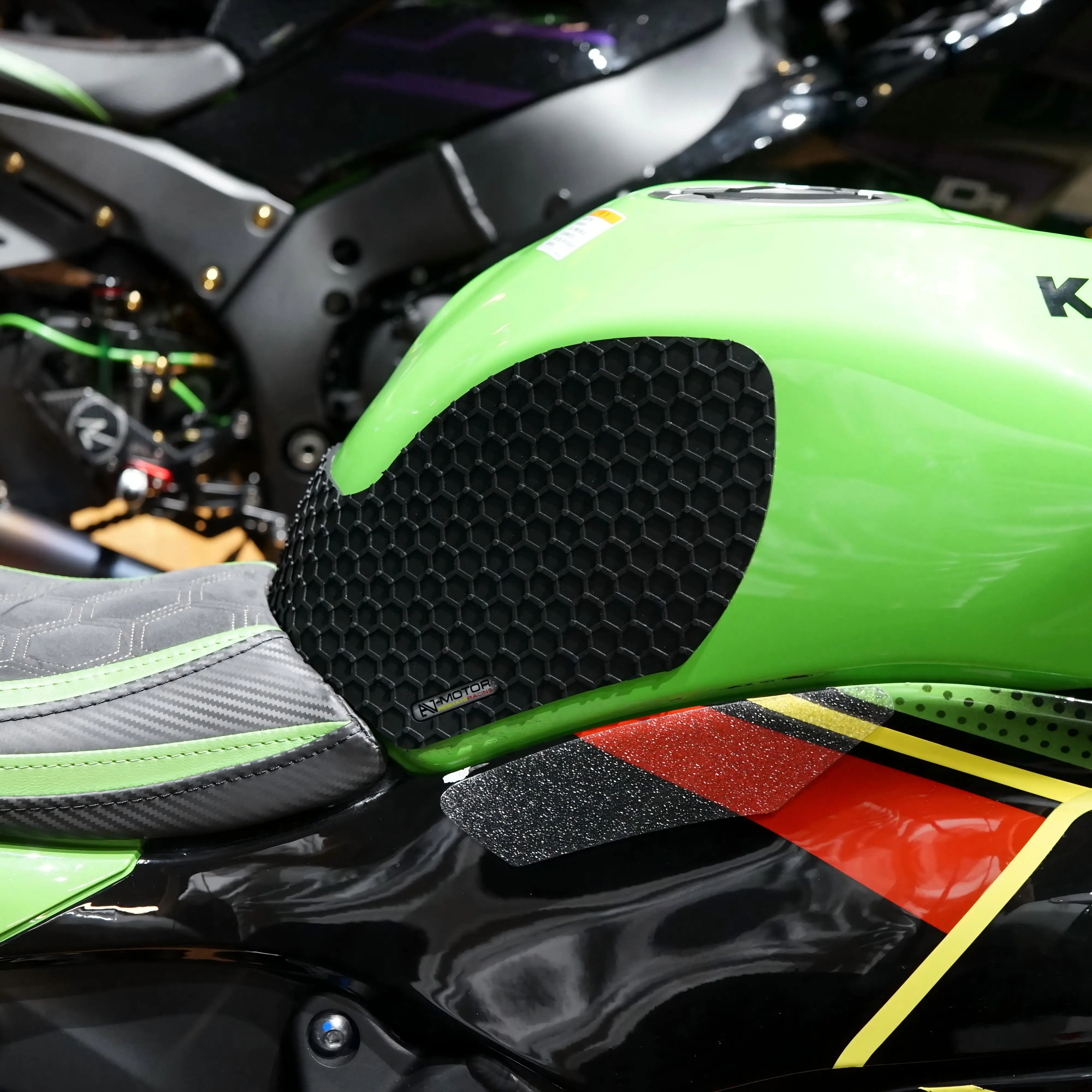 Motorcycle Tank Traction Pad for Kawasaki ZX-6R 2024-2026 Anti Slip Gas Knee Grip Sticker Protector
Motorcycle Tank Traction Pad for Kawasaki ZX-6R 2024-2026 Anti Slip Gas Knee Grip Sticker Protector