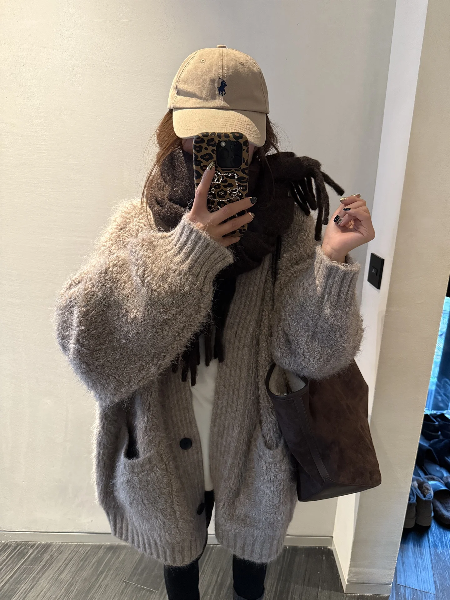 Soft Cozy Korean Sle Knitted Open Cardigan Sweater Long Sve round Ne Mid-Length Loose Fit Warm Thiened Winter Outerwear
Soft Cozy Korean Sle Knitted Open Cardigan Sweater Long Sve round Ne Mid-Length Loose Fit Warm Thiened Winter Outerwear