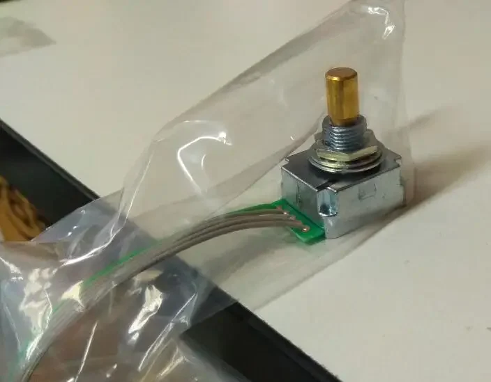 Japan Tokyo measuring equipment, photoelectric coding switch RE21PC25CH16R
Japan Tokyo measuring equipment, photoelectric coding switch RE21PC25CH16R