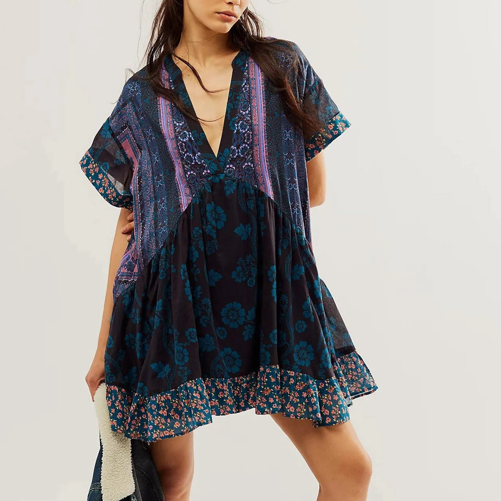 2024 Vintage Chic Women Short Sleeve Floral Print Fashion Beach Bohemian Mini Dress Ladies V-neck Summer Chiffon Boho Dresses
2024 Vintage Chic Women Short Sleeve Floral Print Fashion Beach Bohemian Mini Dress Ladies V-neck Summer Chiffon Boho Dresses