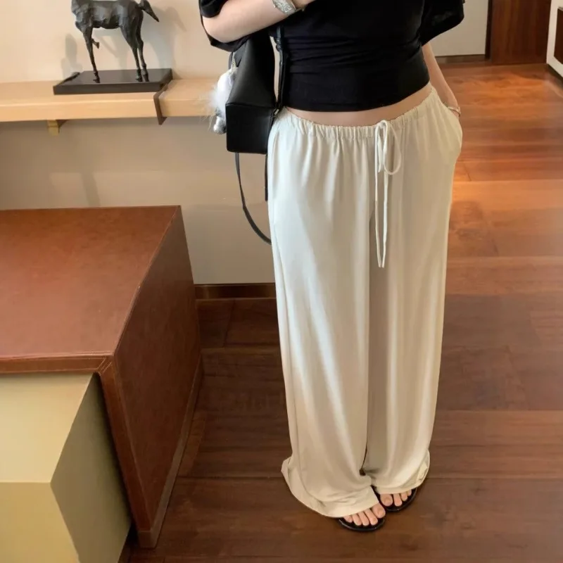 Woman Wearing Three-color Mid-low Waist Casual Pants with Refreshing Lively Face Made Recycled Fiber That Doesn't Stick The Skin
Woman Wearing Three-color Mid-low Waist Casual Pants with Refreshing Lively Face Made Recycled Fiber That Doesn't Stick The Skin