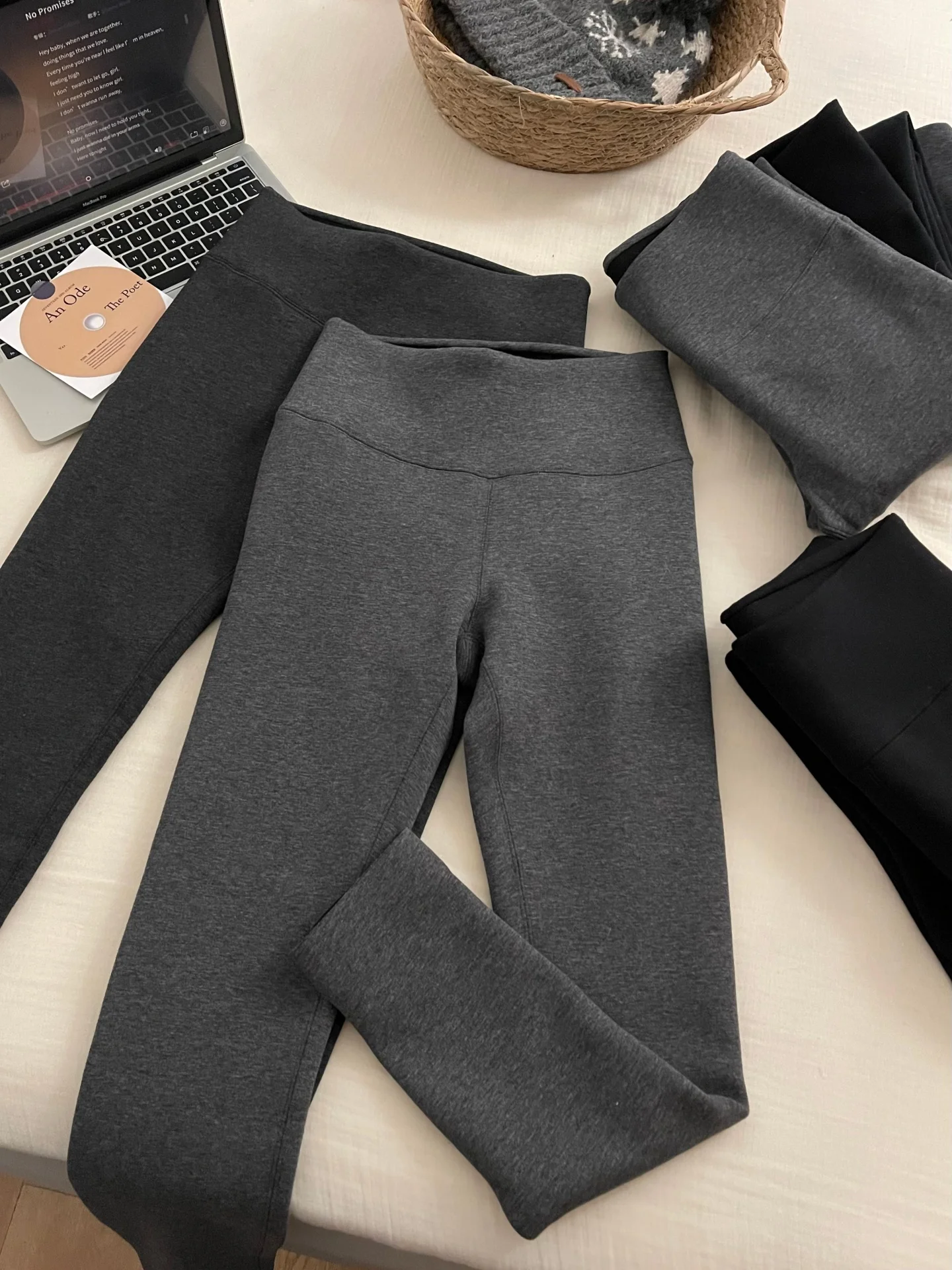 Высококачественные утепленные брюки из хлопка Cloud Cotton Sensation с начесом из длинного велюра и флиса с жемчужным протеином, женские, с высокой талией, повседневные
Высококачественные утепленные брюки из хлопка Cloud Cotton Sensation с начесом из длинного велюра и флиса с жемчужным протеином, женские, с высокой талией, повседневные