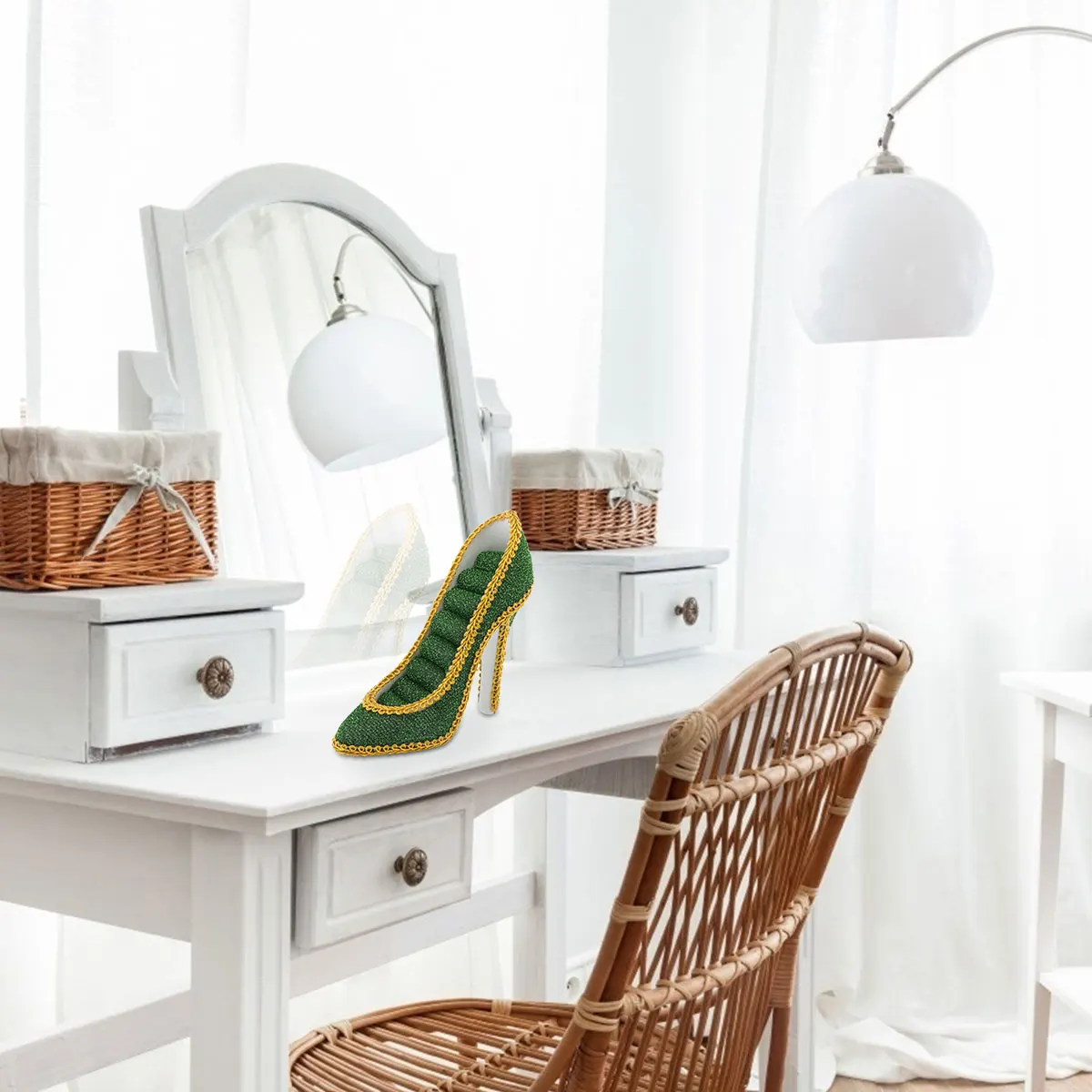 1Pcs High Heel Resin Jewelry Holder Ring Storage Rack Creative Jewelry Stand Decorative Display for Rings Earrings
1Pcs High Heel Resin Jewelry Holder Ring Storage Rack Creative Jewelry Stand Decorative Display for Rings Earrings