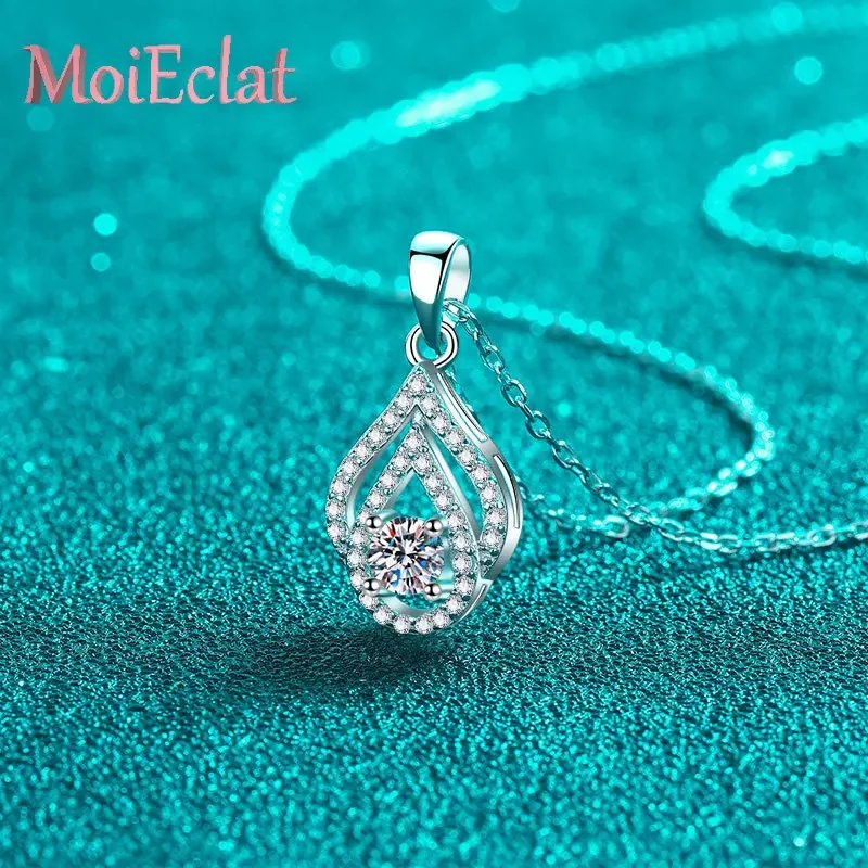 Роскошное платиновое PT950 0,3 карата муассанит капли воды полый кулон ожерелье для женщин ювелирные изделия гламурные подарки на день рождения
Роскошное платиновое PT950 0,3 карата муассанит капли воды полый кулон ожерелье для женщин ювелирные изделия гламурные подарки на день рождения