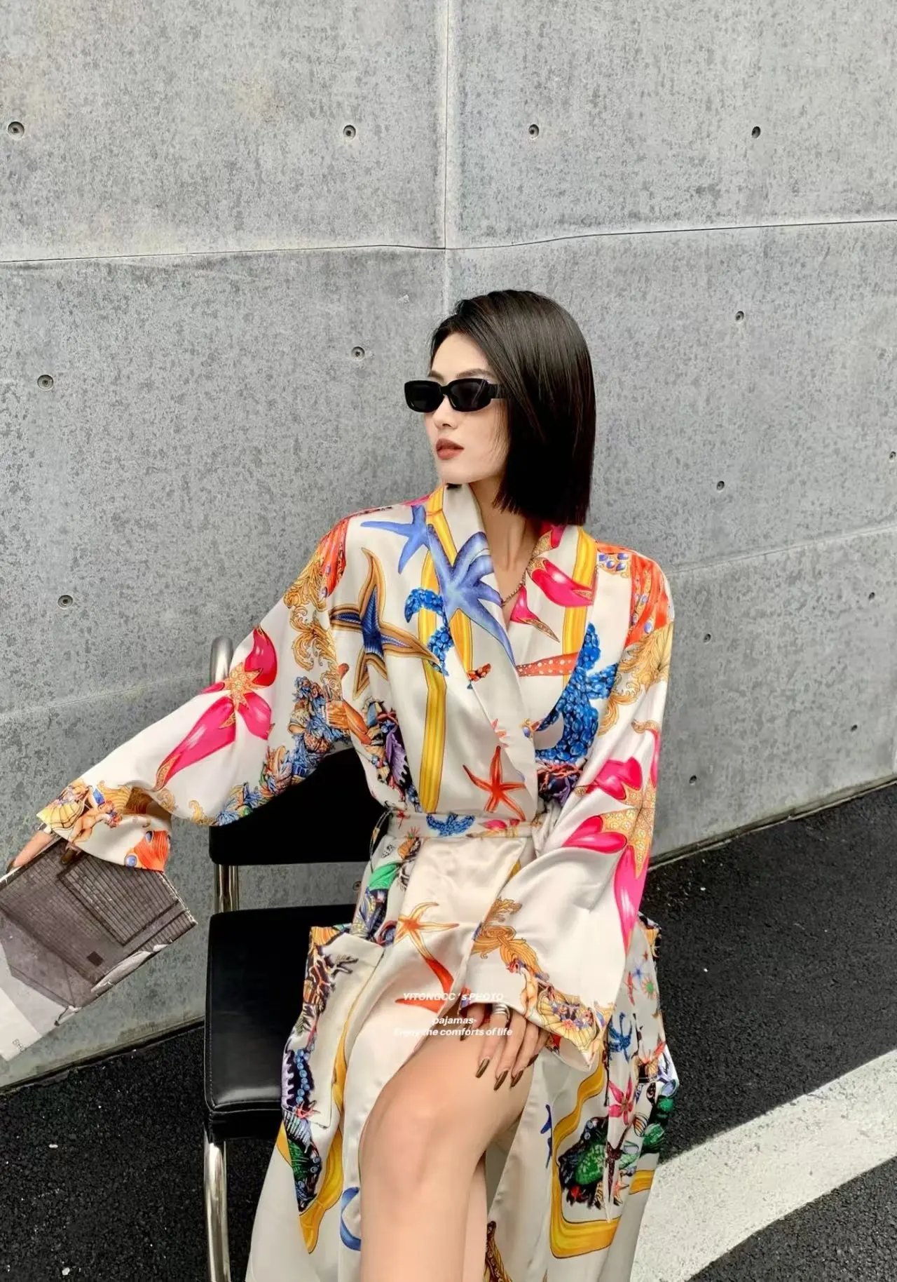 Women's Luxury Silk Satin Robe, Colorful Ocean Print Long Sleeve Belted Mid-length Sleepwear Bathrobe for Daily Loungewear
Women's Luxury Silk Satin Robe, Colorful Ocean Print Long Sleeve Belted Mid-length Sleepwear Bathrobe for Daily Loungewear