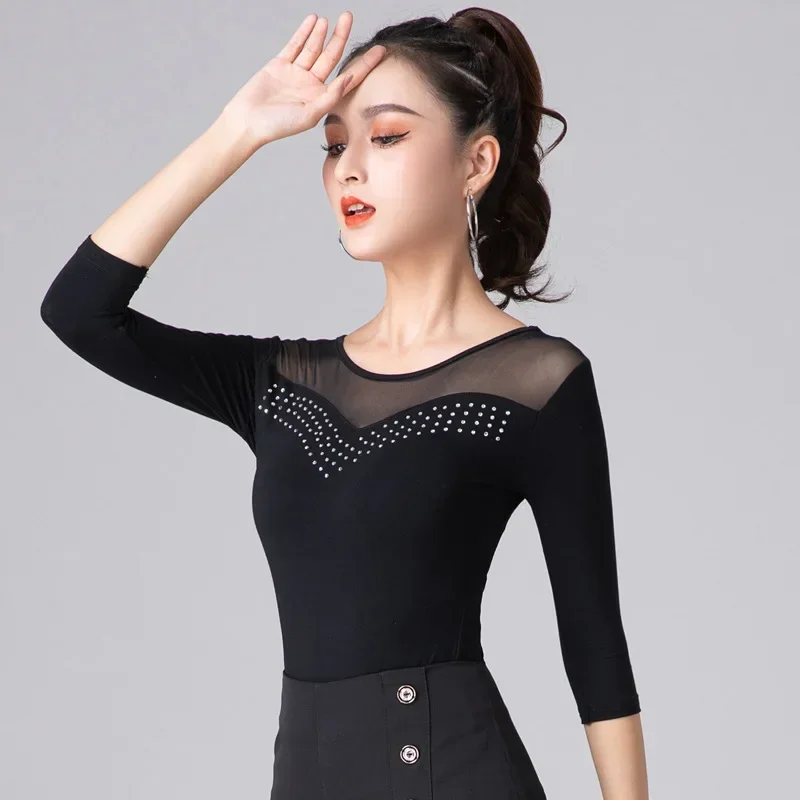 1pcs/lot woman waltz ballroom latin dancing top lady black dancing top with rhinestone
1pcs/lot woman waltz ballroom latin dancing top lady black dancing top with rhinestone