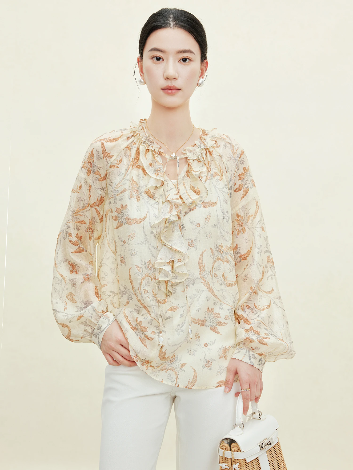 Ji Qiu Rui Xi Han Han Ma Silk Print Blouse V Neck Tie Waist Casual Loose Fit Long Sleeve Women's Shirt for Daily Wear
Ji Qiu Rui Xi Han Han Ma Silk Print Blouse V Neck Tie Waist Casual Loose Fit Long Sleeve Women's Shirt for Daily Wear