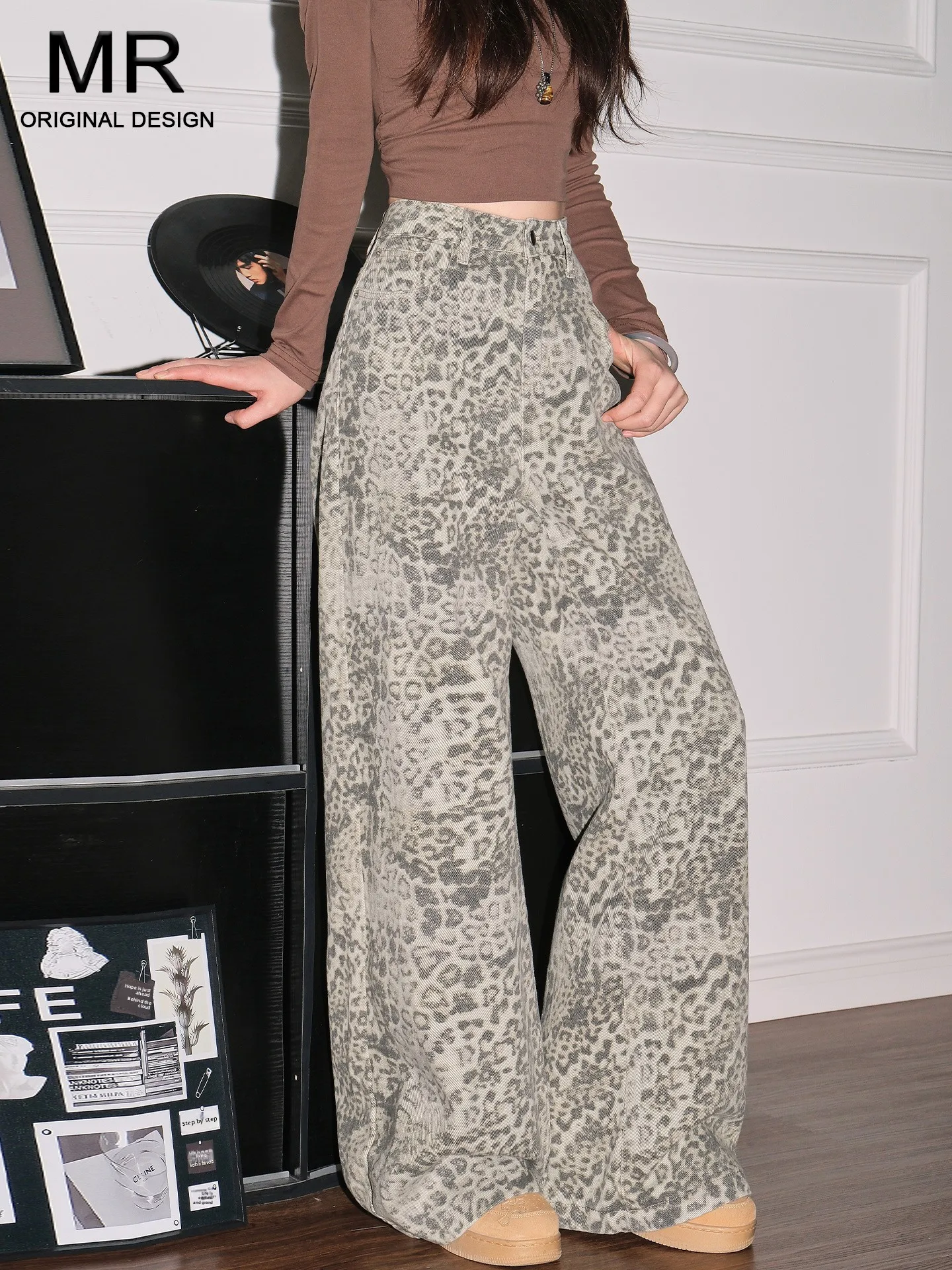 American Style High Waist Wide Leg Denim Pants Women Summer 2026 New Loose Fit Slimming Drapey Floor Length Leopard Print
American Style High Waist Wide Leg Denim Pants Women Summer 2026 New Loose Fit Slimming Drapey Floor Length Leopard Print