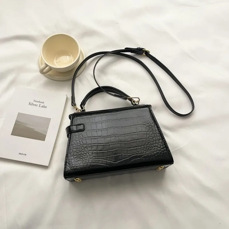 Trendy Elegant Casual Ladies Handbag High End Leather Classic Paris Vintage Simple Daily Tote Bag
Trendy Elegant Casual Ladies Handbag High End Leather Classic Paris Vintage Simple Daily Tote Bag