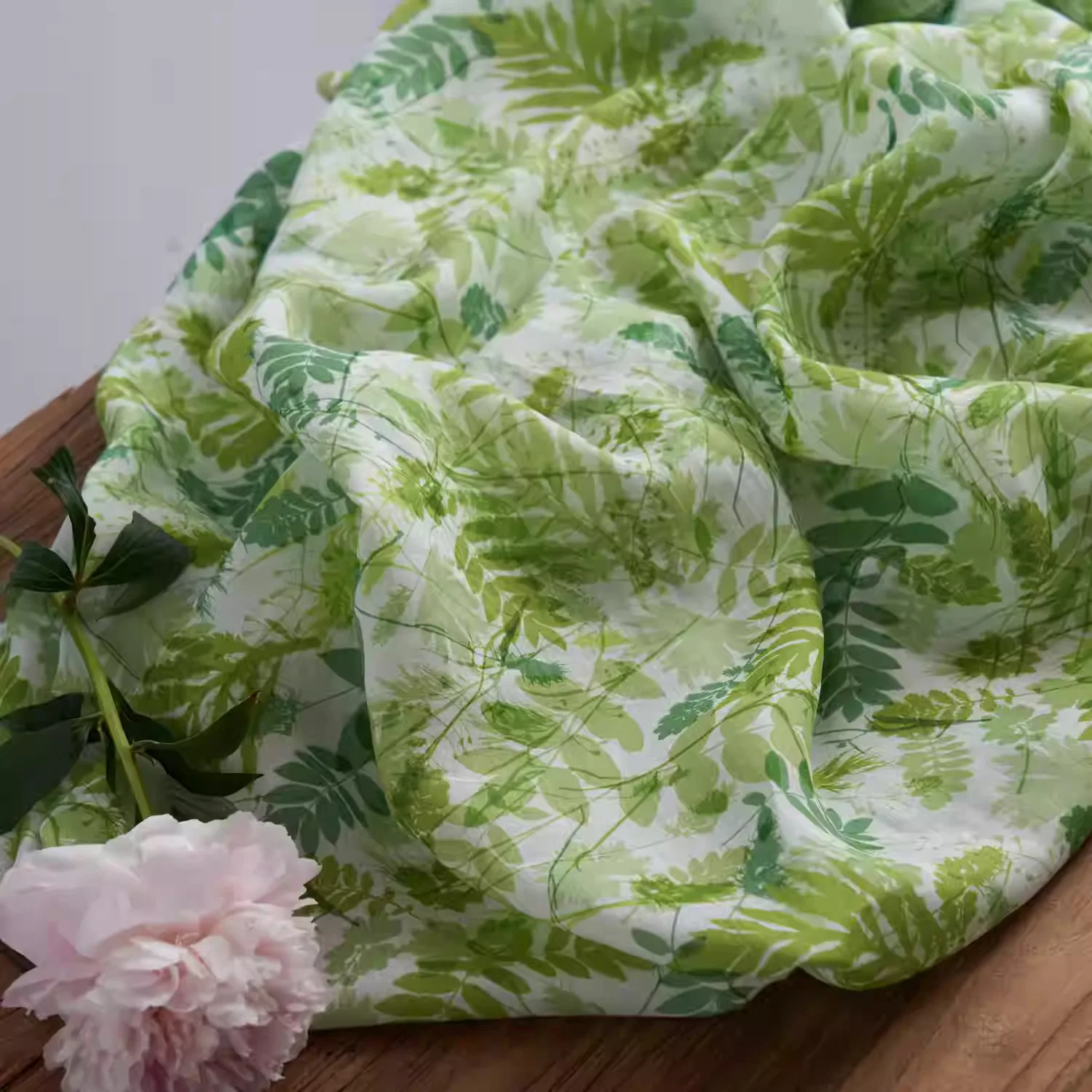 Новая ткань из рами (1 ярд) с зелеными ветвями и листьями для пошива платьев, халатов, одежды и ципао.
Новая ткань из рами (1 ярд) с зелеными ветвями и листьями для пошива платьев, халатов, одежды и ципао.