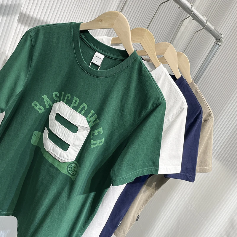 Мужская трендовая футболка в стиле ретро, американского кроя, из плотного чесаного хлопка, с круглым вырезом, нашивкой-буквой и коротким рукавом.
Мужская трендовая футболка в стиле ретро, американского кроя, из плотного чесаного хлопка, с круглым вырезом, нашивкой-буквой и коротким рукавом.